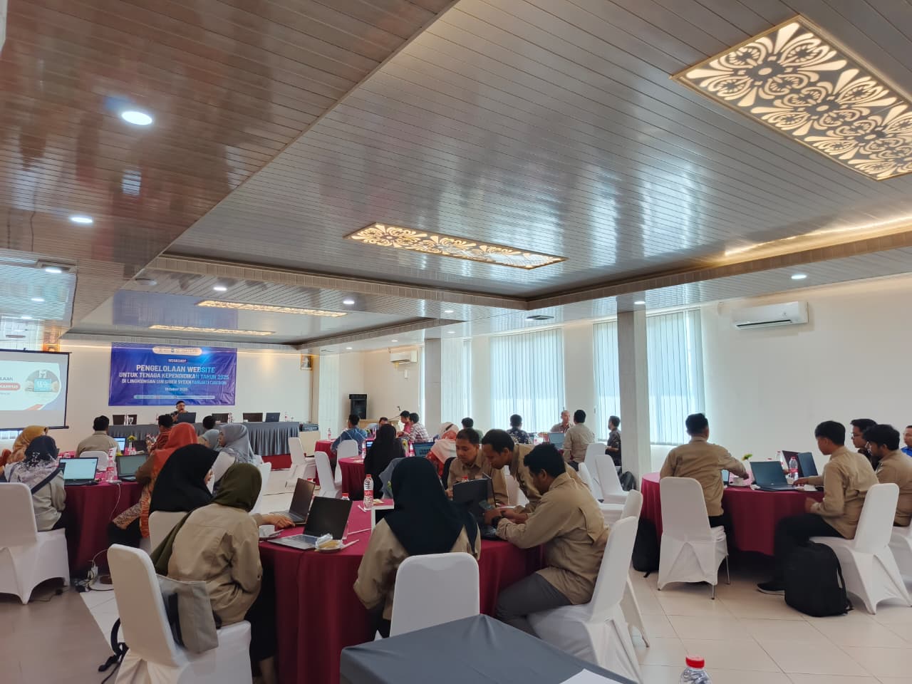 Mengangkat Citra Digital: Tenaga Kependidikan UIN Siber Cirebon Kuasai Pengelolaan Website untuk Kampus Unggul