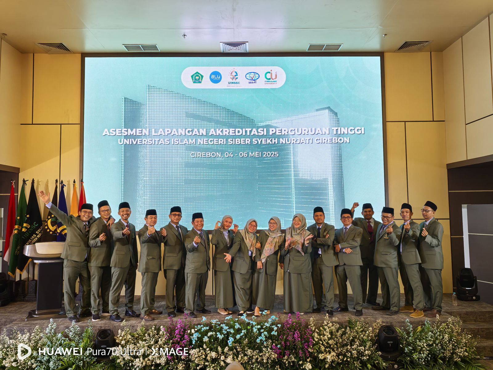Dosen dan civitas FEBI UIN Cirebon saat persiapan akreditasi AIPT 2025